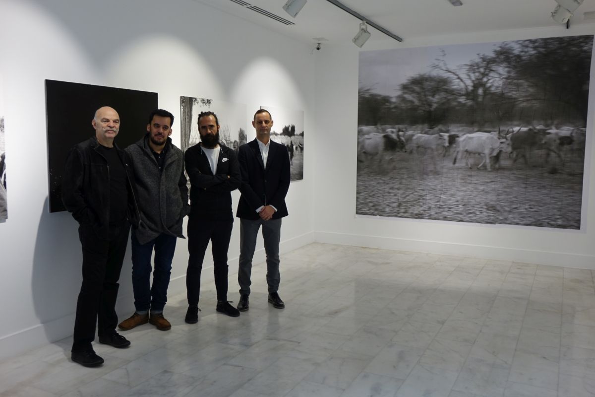 La vida de los Nómadas del Sahel, un foto-relato de Martín Caparrós y Samuel Aranda, en Casa África