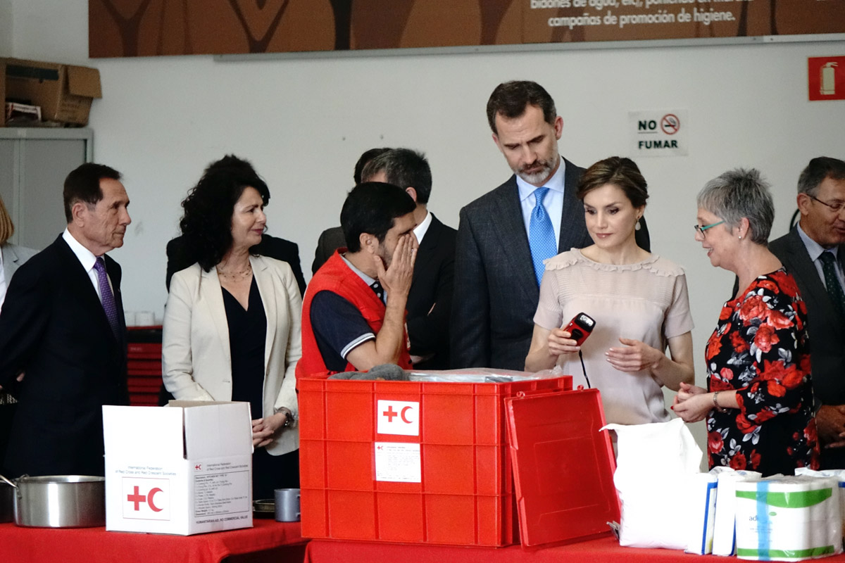 Sus Majestades los Reyes de España visitan la base logística del PMA en Gran Canaria