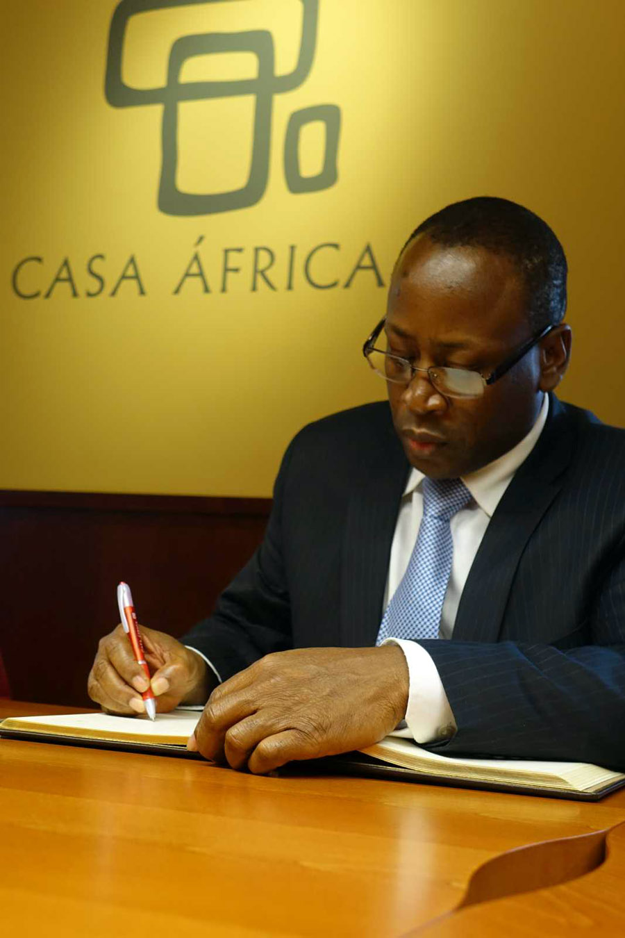 El embajador de Senegal en España visita Casa África