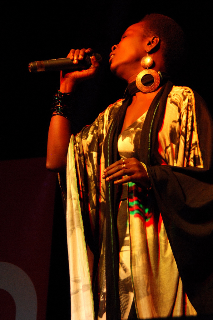 La cantante Njaaya causa sensación en el estreno de Womad Cáceres