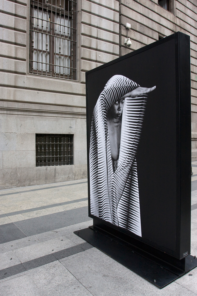 La mujer africana, protagonista de una exposición fotográfica al aire libre y en formato gigante en la calle Alcalá