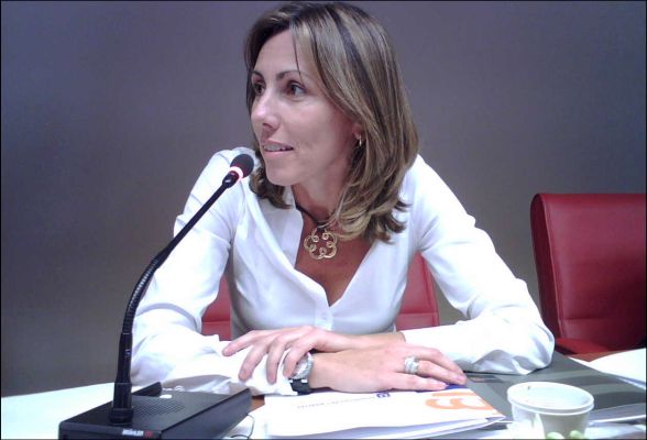 Elsa Casas se reúne con el comité de la Red de Mujeres por un Mundo Mejor en Casa África