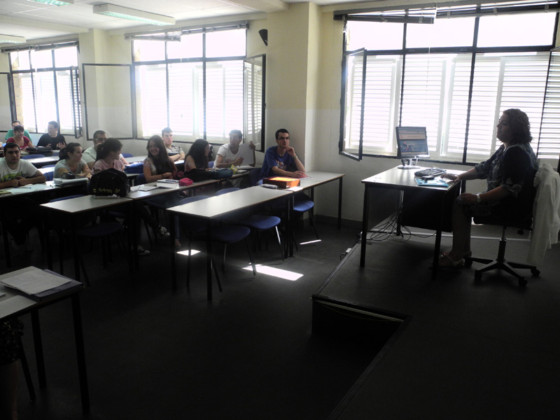 Kuwamba se presenta ante los alumnos de la Universidad de Las Palmas de Gran Canaria