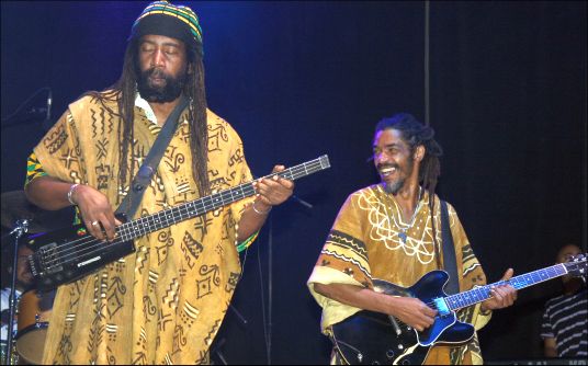 0525_africavive14.jpg