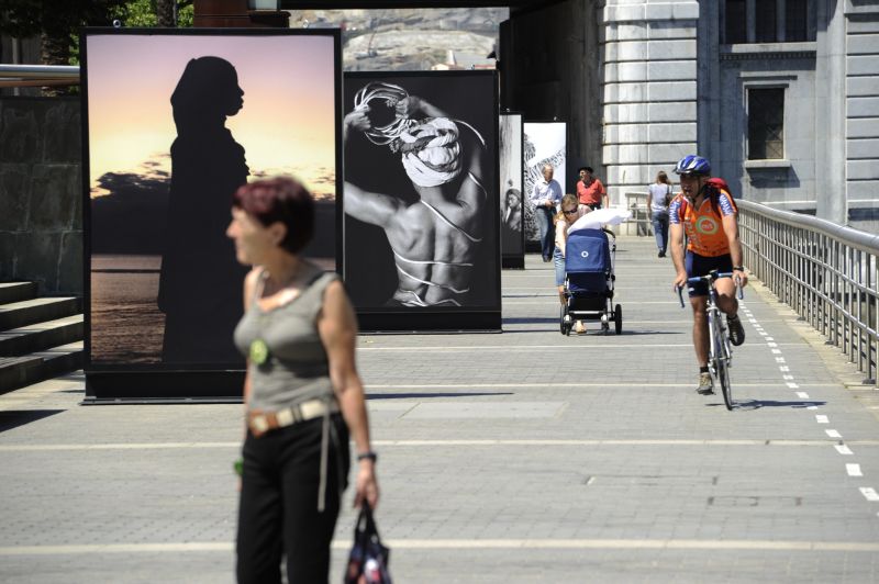 'Desvelos' llena de sensualidad la Ría de Bilbao