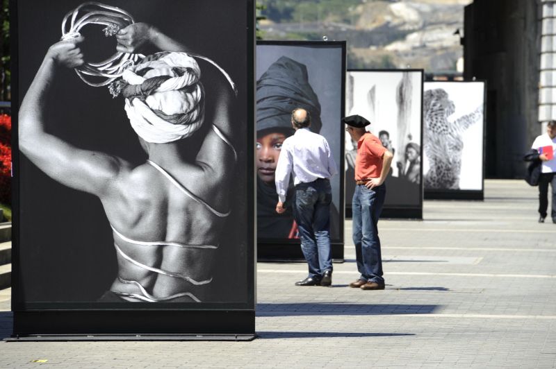 'Desvelos' llena de sensualidad la Ría de Bilbao