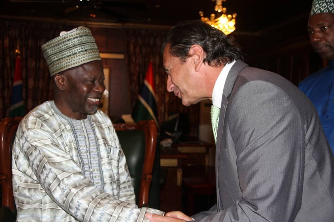 El Director General de Casa África, con el vicepresidente de Gambia