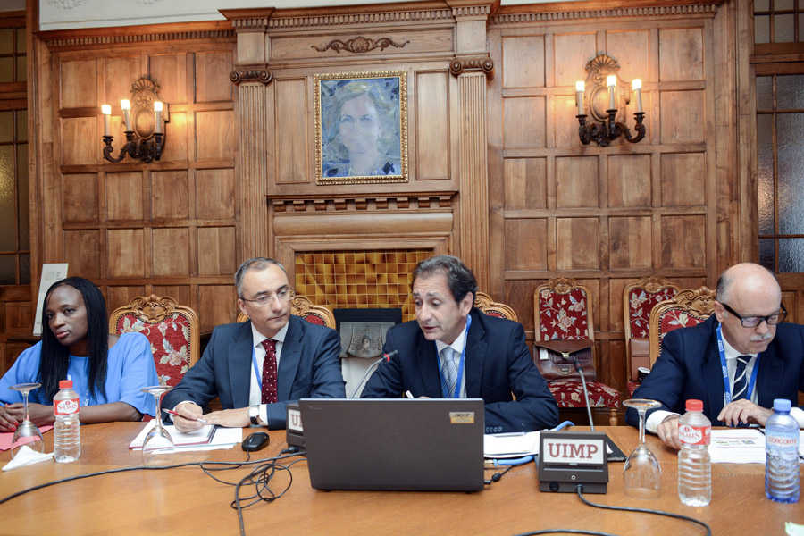 Luis Padrón participa en un curso de la Red de Casas en la UIMP