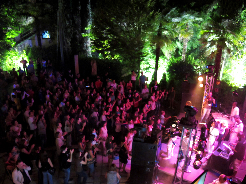 Cerca de cuatro mil personas descubren el 'house' africano en la Noche en Blanco