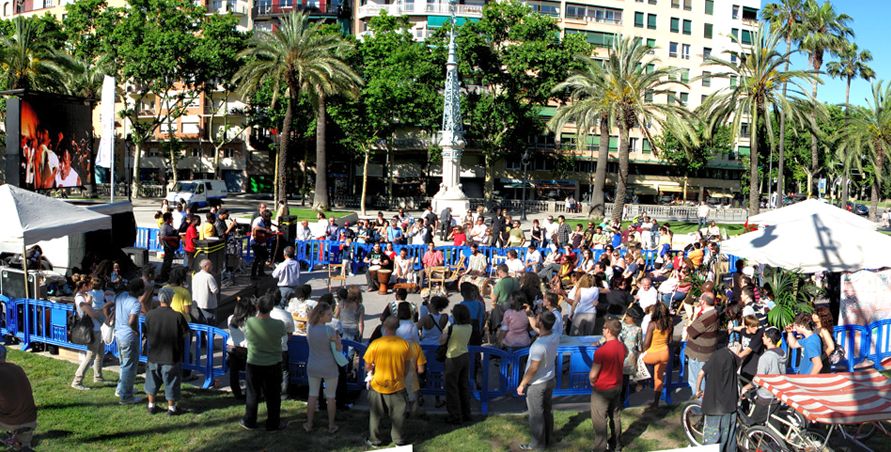 1205_africavive01.jpg