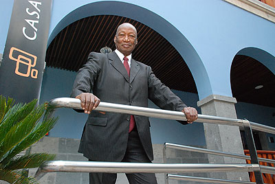 El historiador Djibril Tamsir Niane visita Casa África