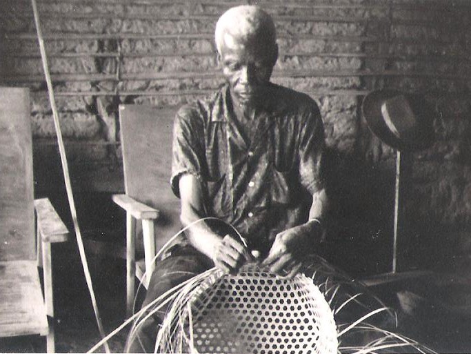 5.1. Anexo nº 15, foto 09 nkoe . fabrication panier - Bruno Ngondang.
