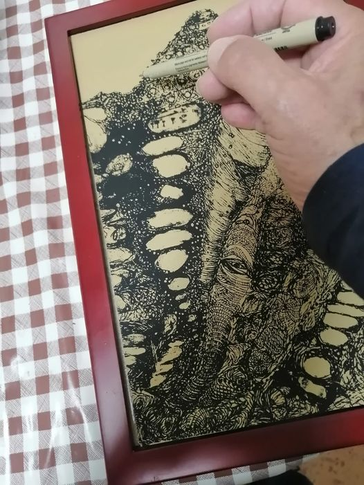 Manuel Jiménez Estupiñan nos presenta una caja con un trabajo de serigrafia