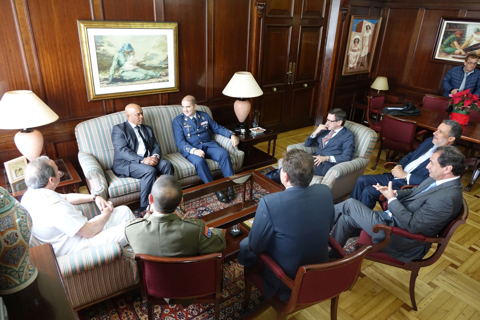 Luis Filipe Tavares con los mandos militares
