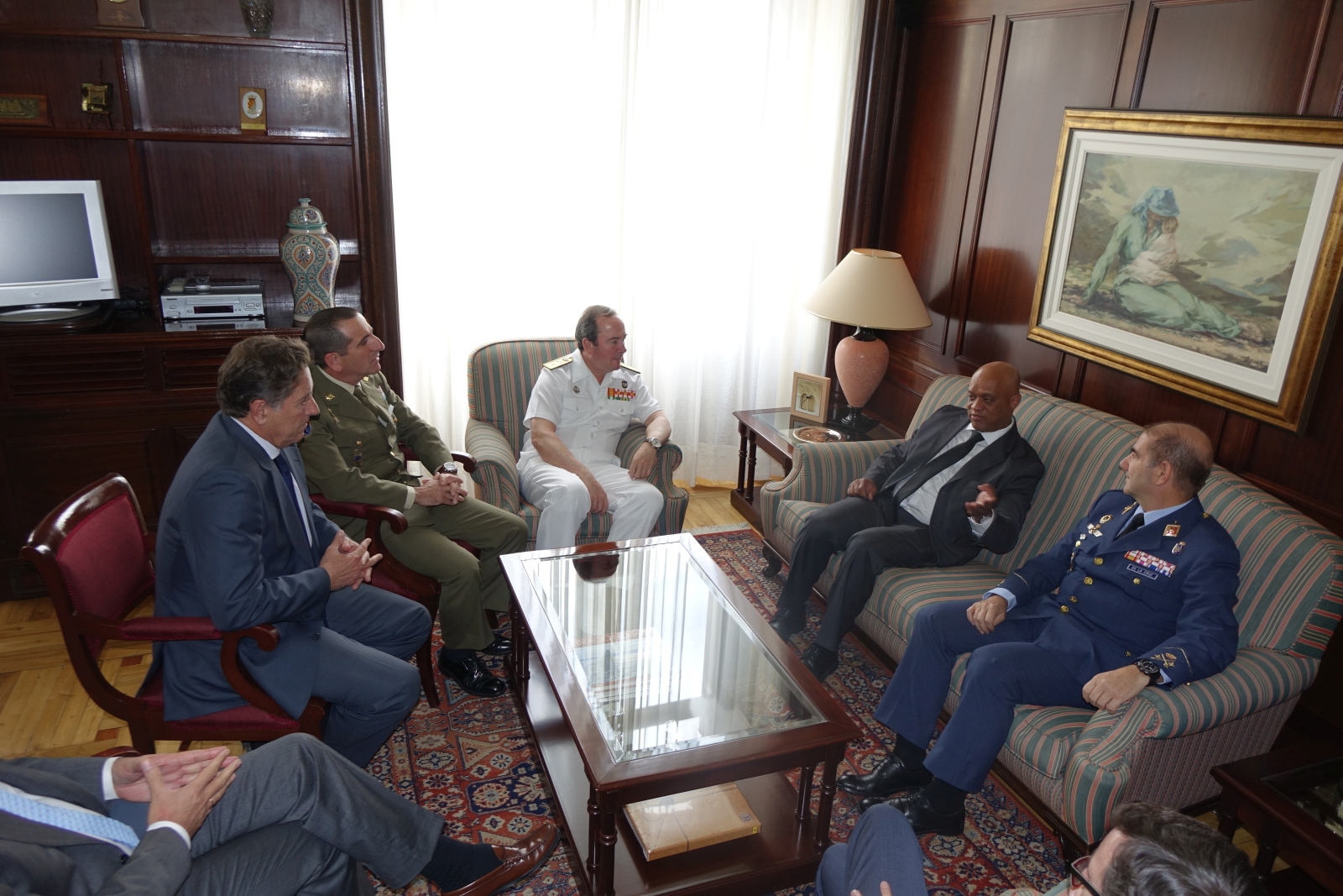 Luis Filipe Tavares con los mandos militares