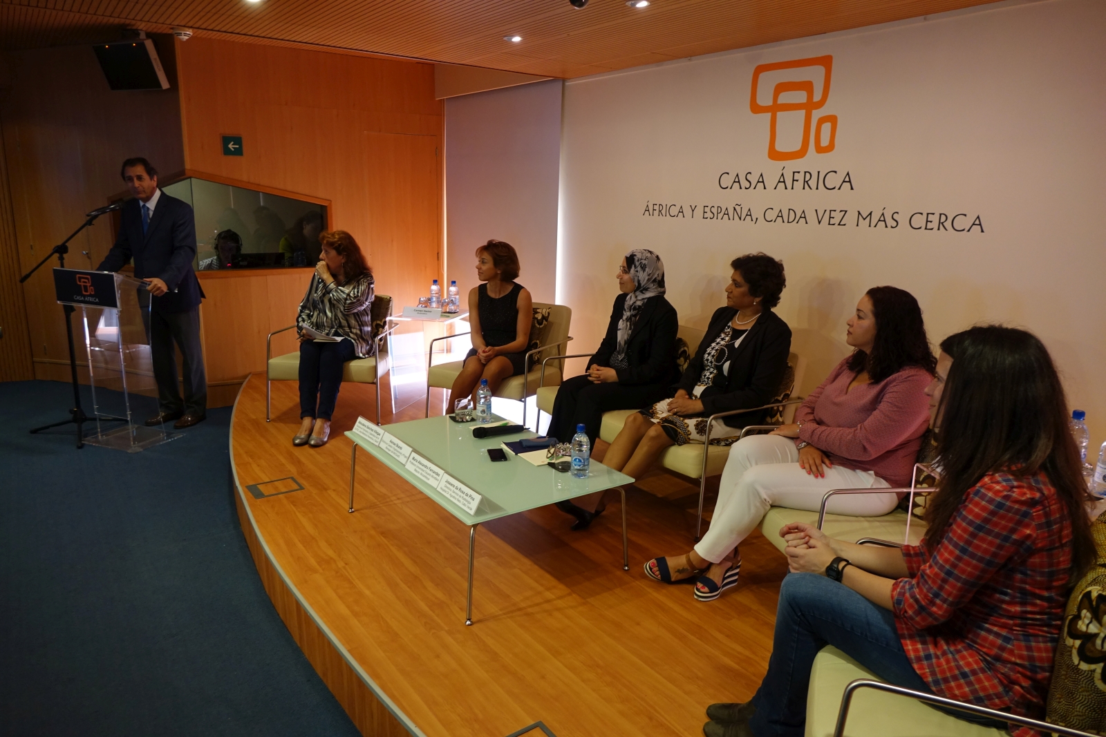 Mesa Redonda – Mujer y Ciencia