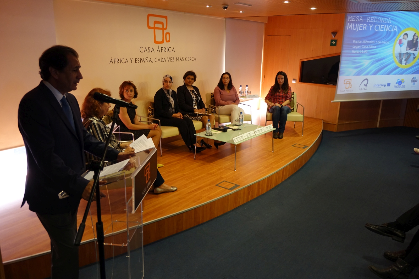 Mesa Redonda – Mujer y Ciencia