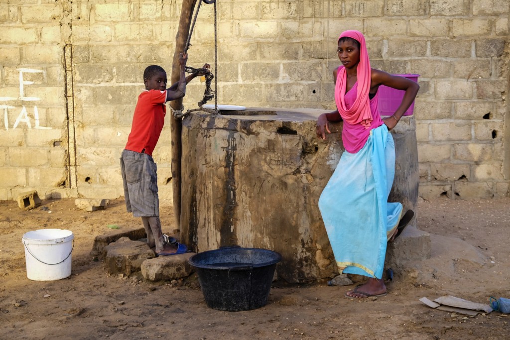 En el pozo de Saly (Senegal)