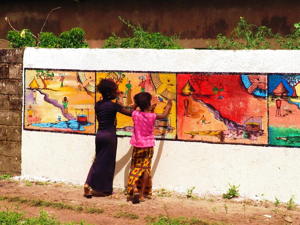 Niñas en mural
