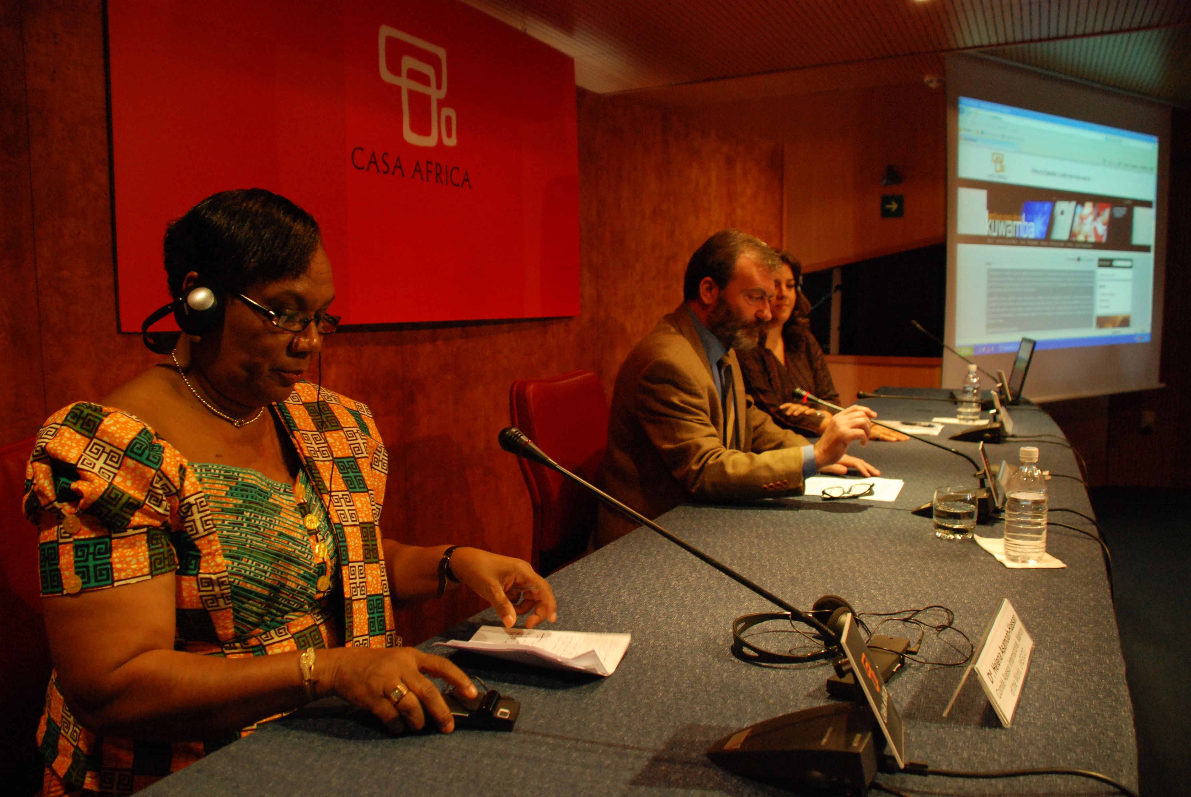 - Presentación del III Encuentro sobre Biblioteconomía en Casa África por Ricardo Martínez Vázquez -Director General de Casa África- y por Helen Asamoah-Hassan representante de la IFLA en África, Sudáfrica