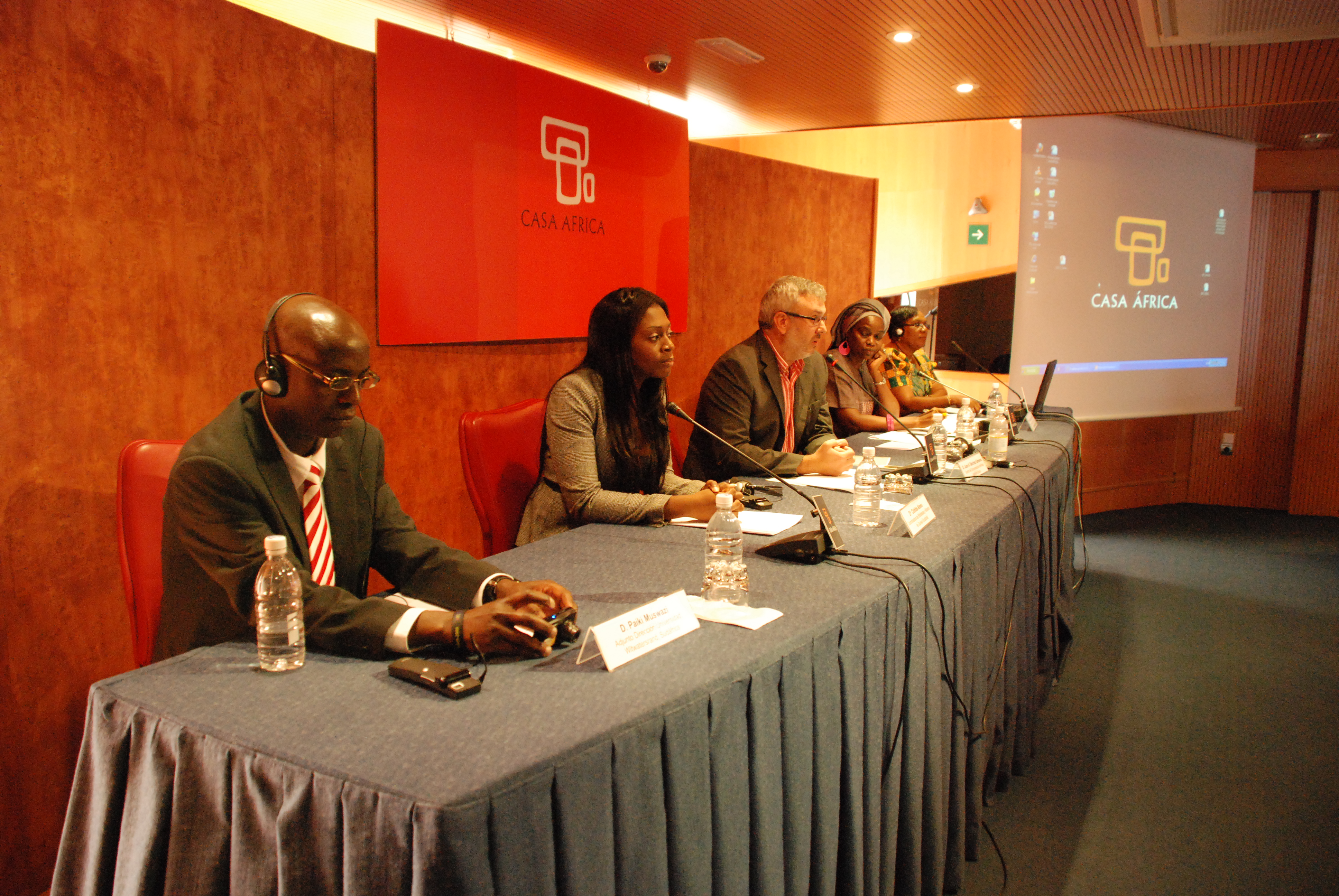 - Presentación e intervenciones de la Mesa sobre Bibliotecas y Cooperación en el III Encuentro sobre Biblioteconomía en Casa África