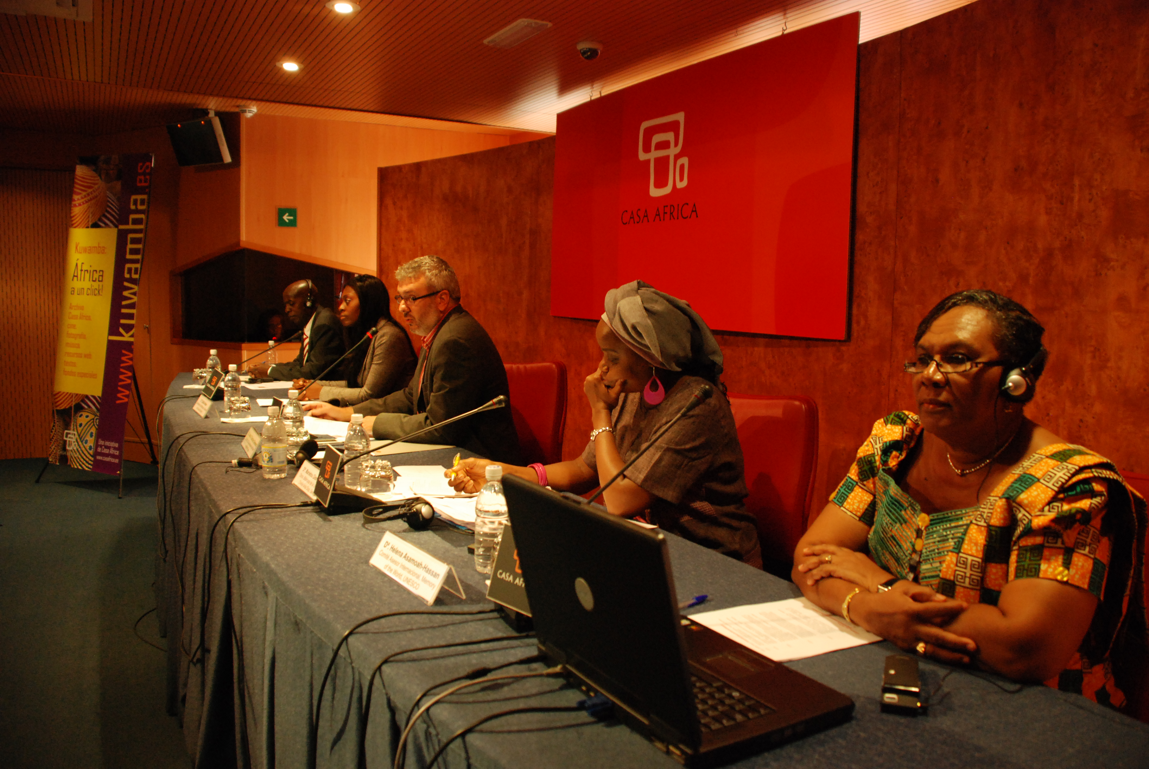 - Presentación e intervenciones de la Mesa sobre Bibliotecas y Cooperación en el III Encuentro sobre Biblioteconomía en Casa África