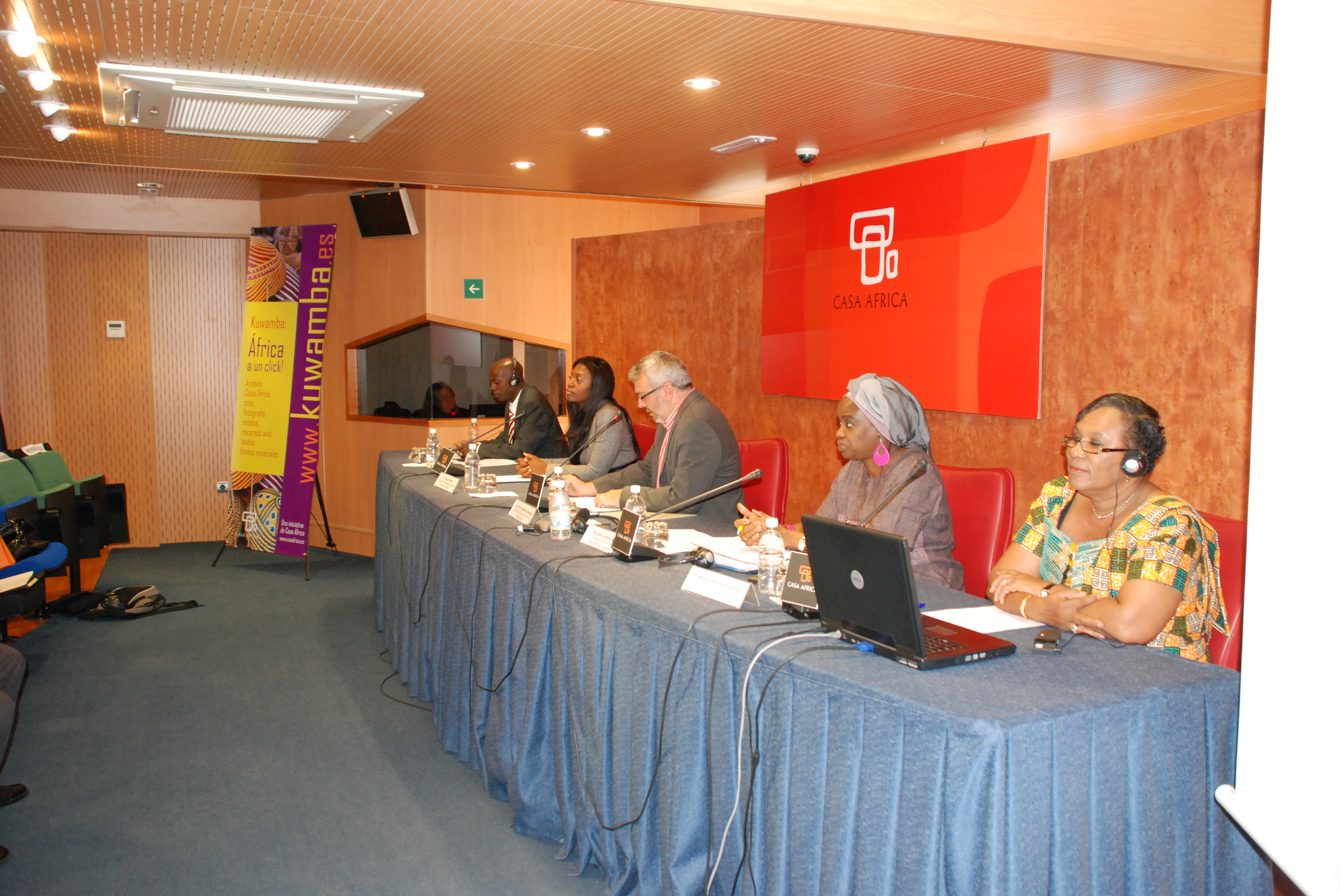 - Presentación e intervenciones de la Mesa sobre Bibliotecas y Cooperación en el III Encuentro sobre Biblioteconomía en Casa África