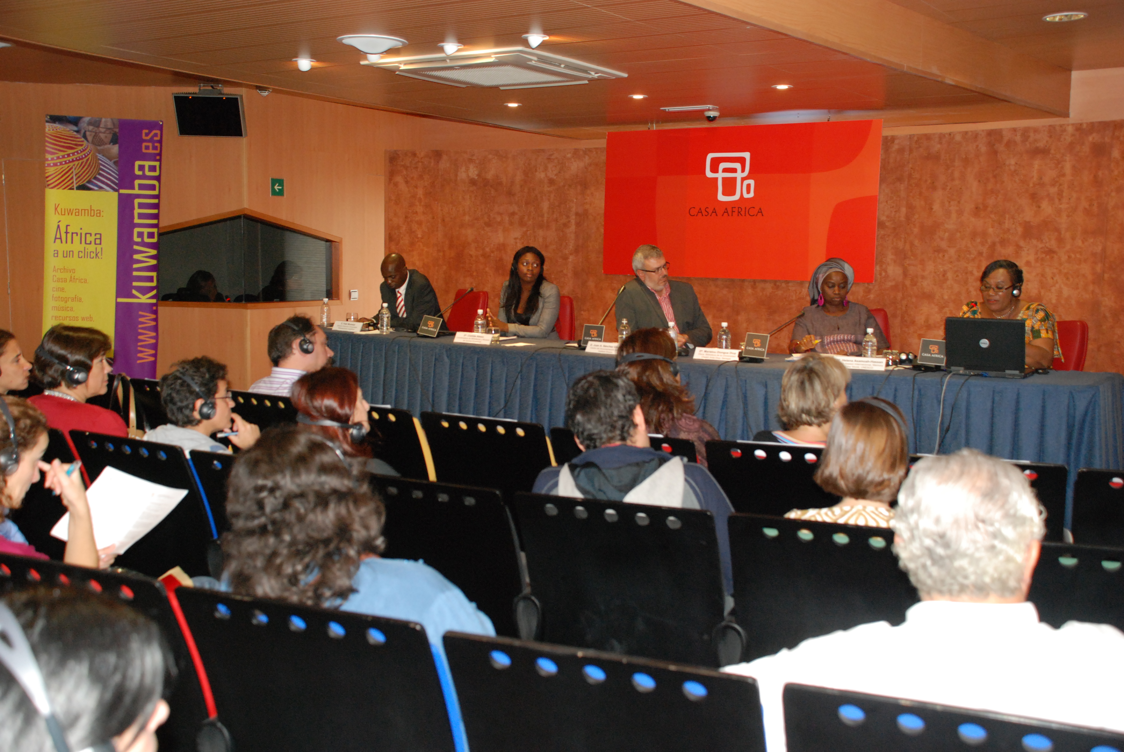 - Presentación e intervenciones de la Mesa sobre Bibliotecas y Cooperación en el III Encuentro sobre Biblioteconomía en Casa África