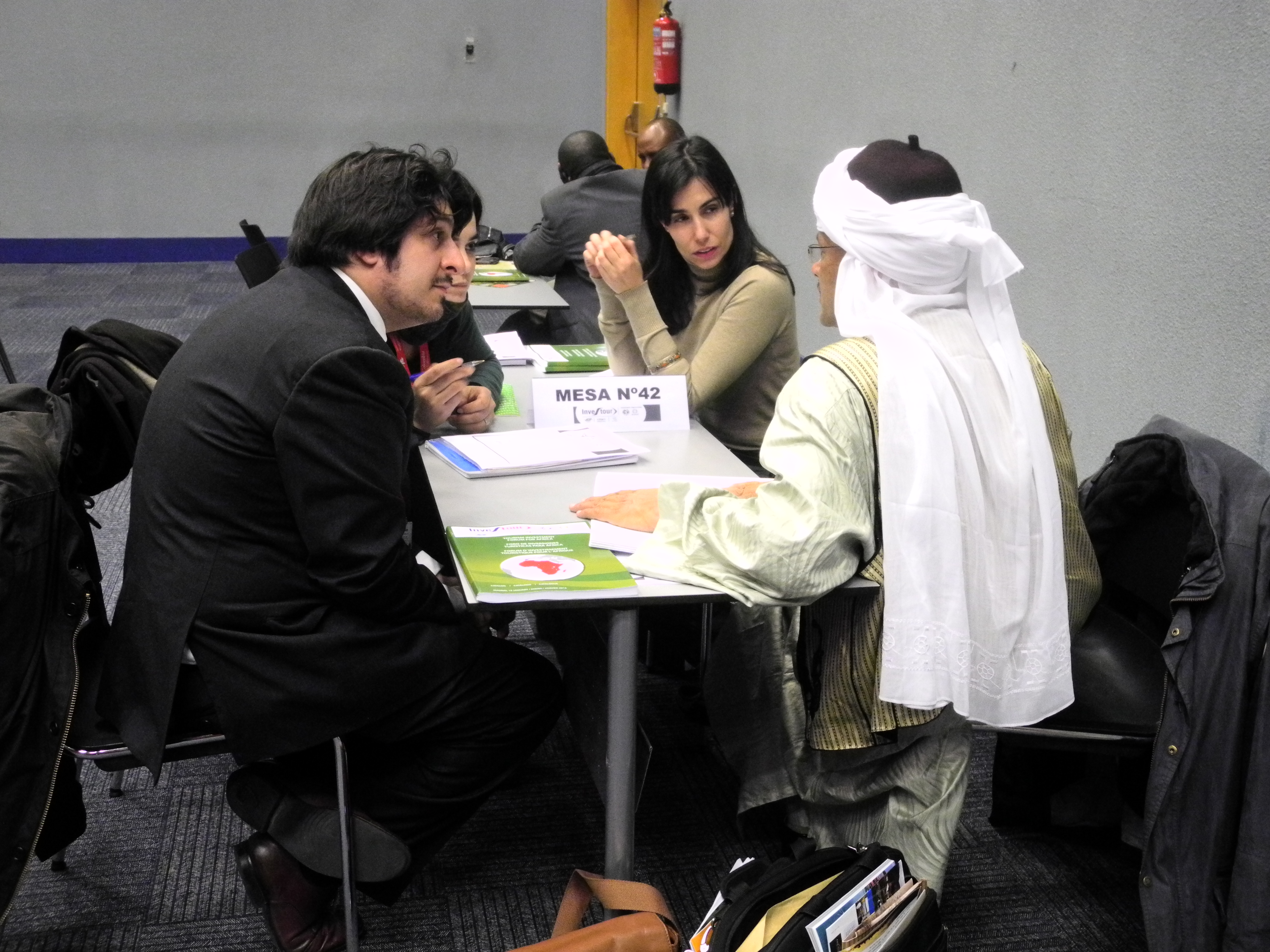 22. Mesas de negociaciones en INVESTOUR 2012