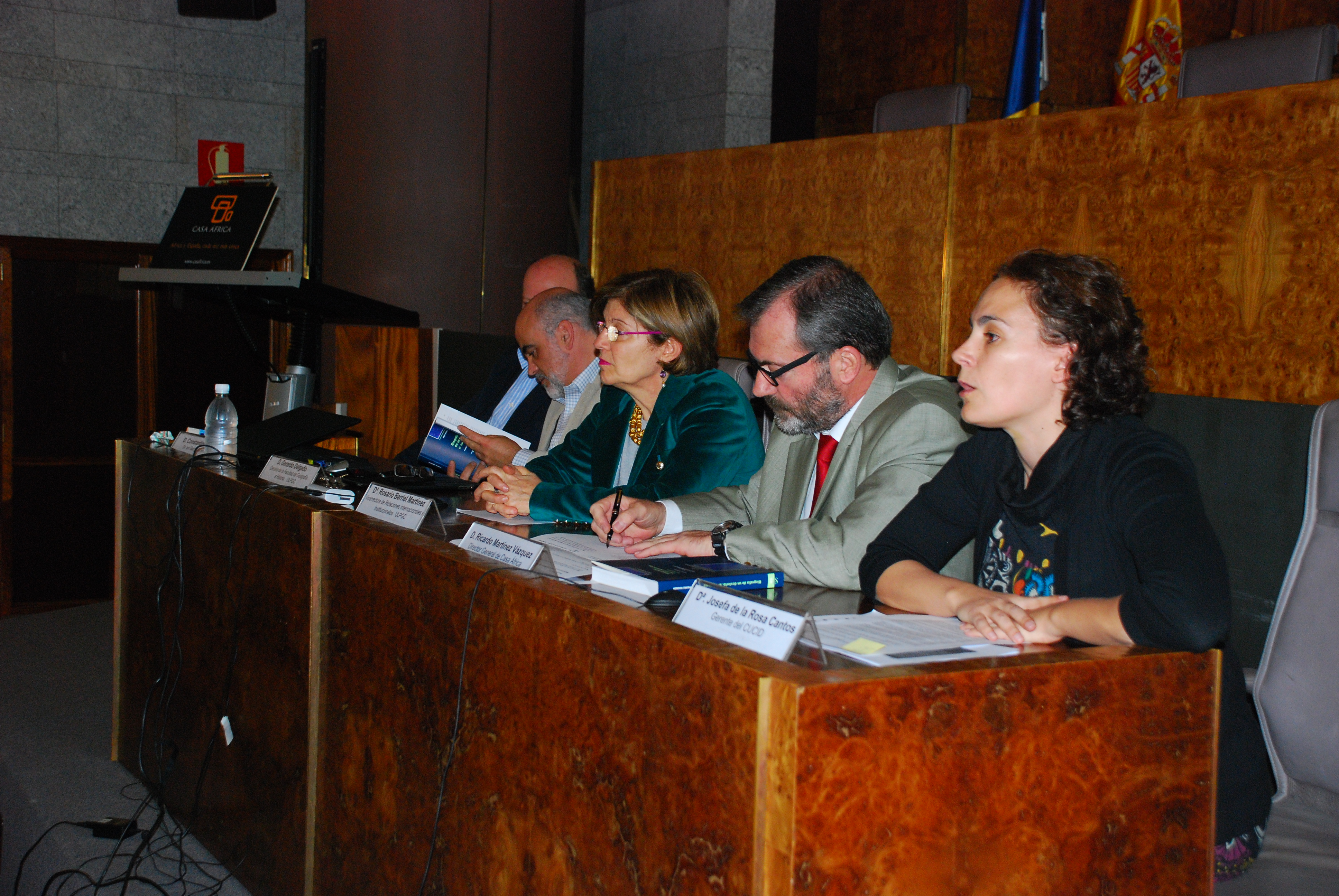 4. Mesa de presentación del libro Biografía de un desierto. El Sáhara
