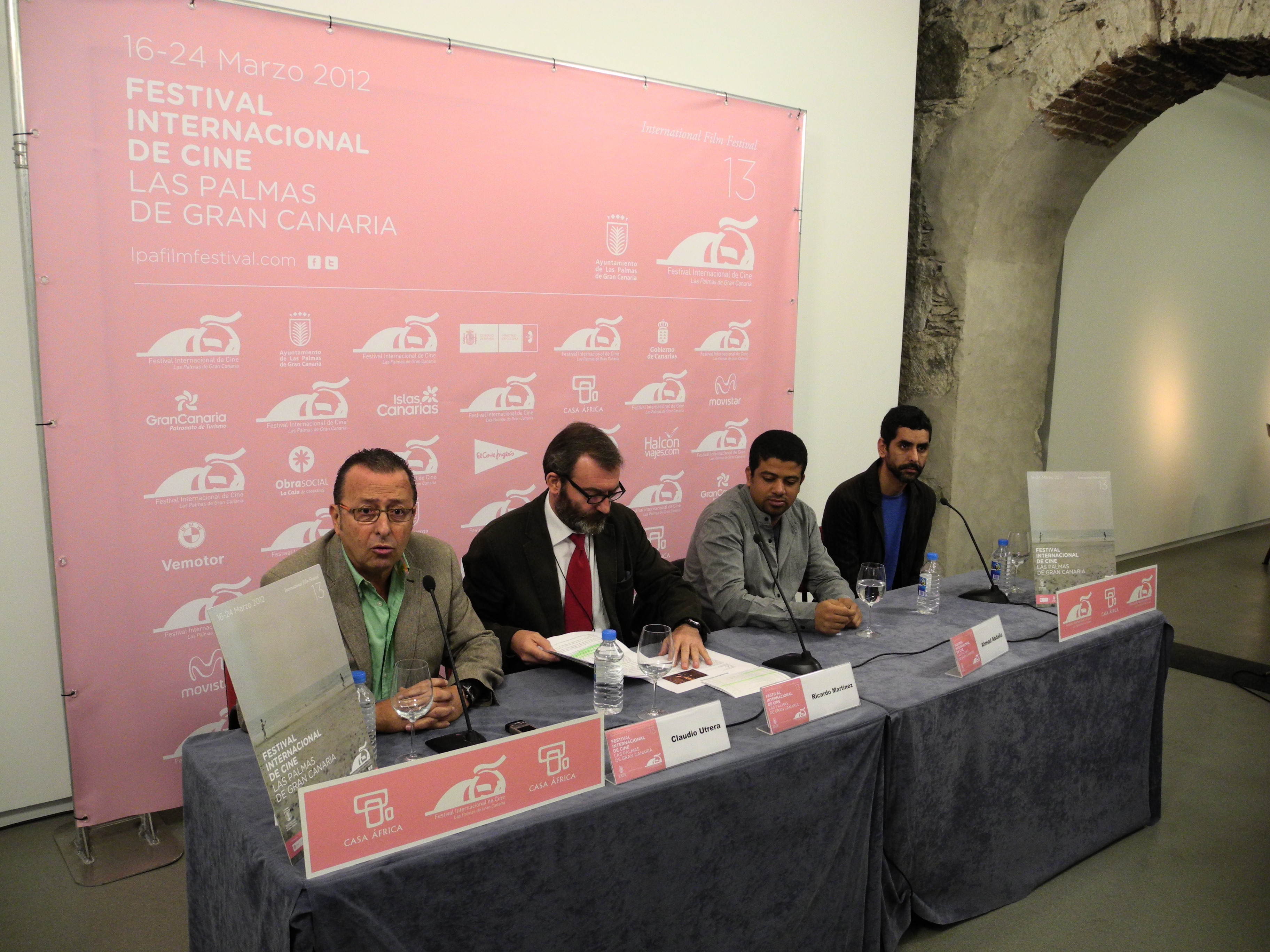 9. De izq a dere.: Claudio Utrera -Director del Festival de Cine de Las Palmas de Gran Canaria-, Ahmad Abdalla -director de cine egipcio-, y Ricardo Martínez Vázquez -Director General de Casa África-