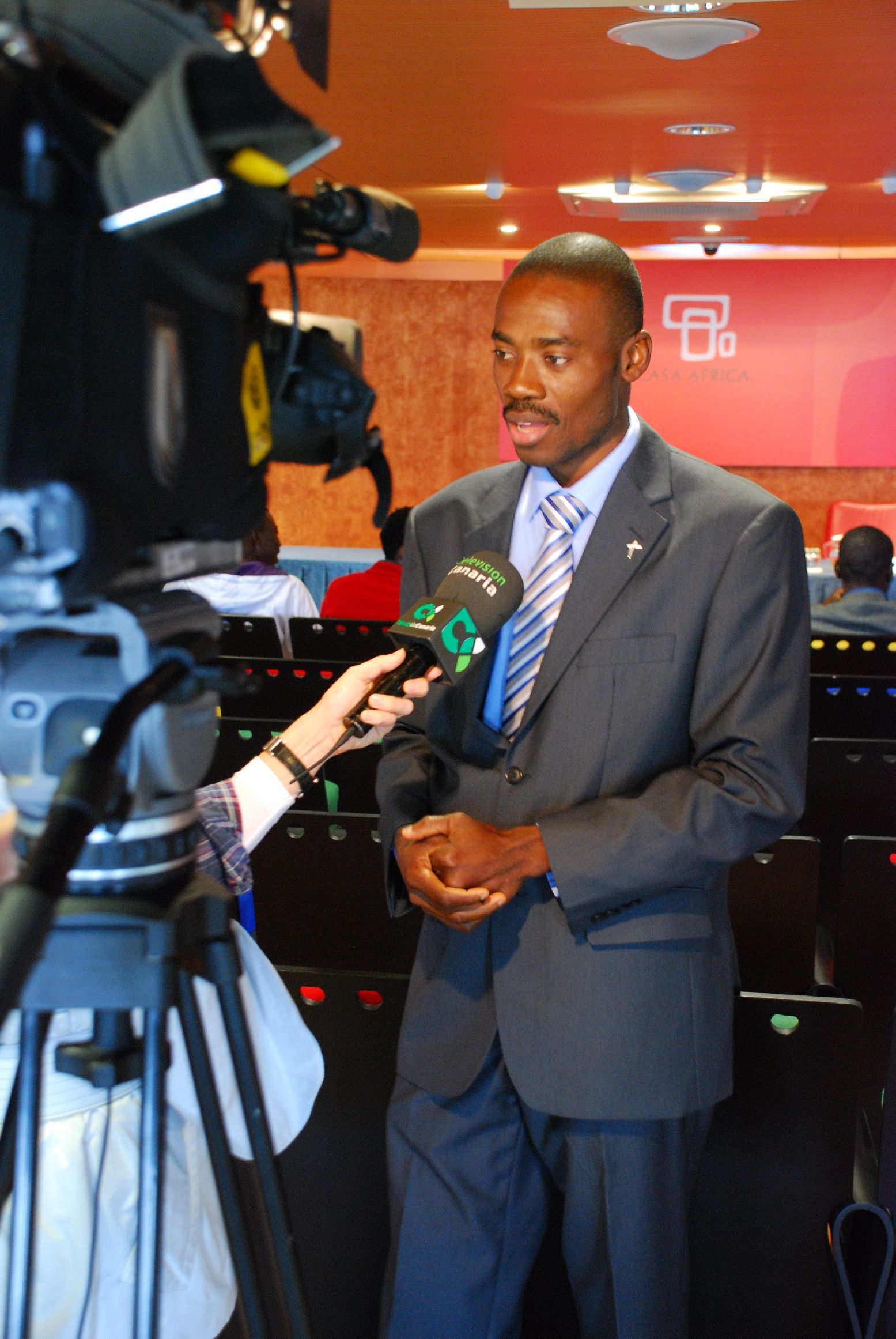 10. Declaraciones de Jude Omoregie -Presidente de la Federación de Asociaciones Africanas en Canarias (FAAC)- en la firma del convenio de colaboración