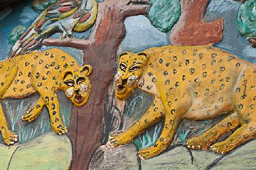 13. Ouidah. Leopardos. Entrada al Bosque Sagrado