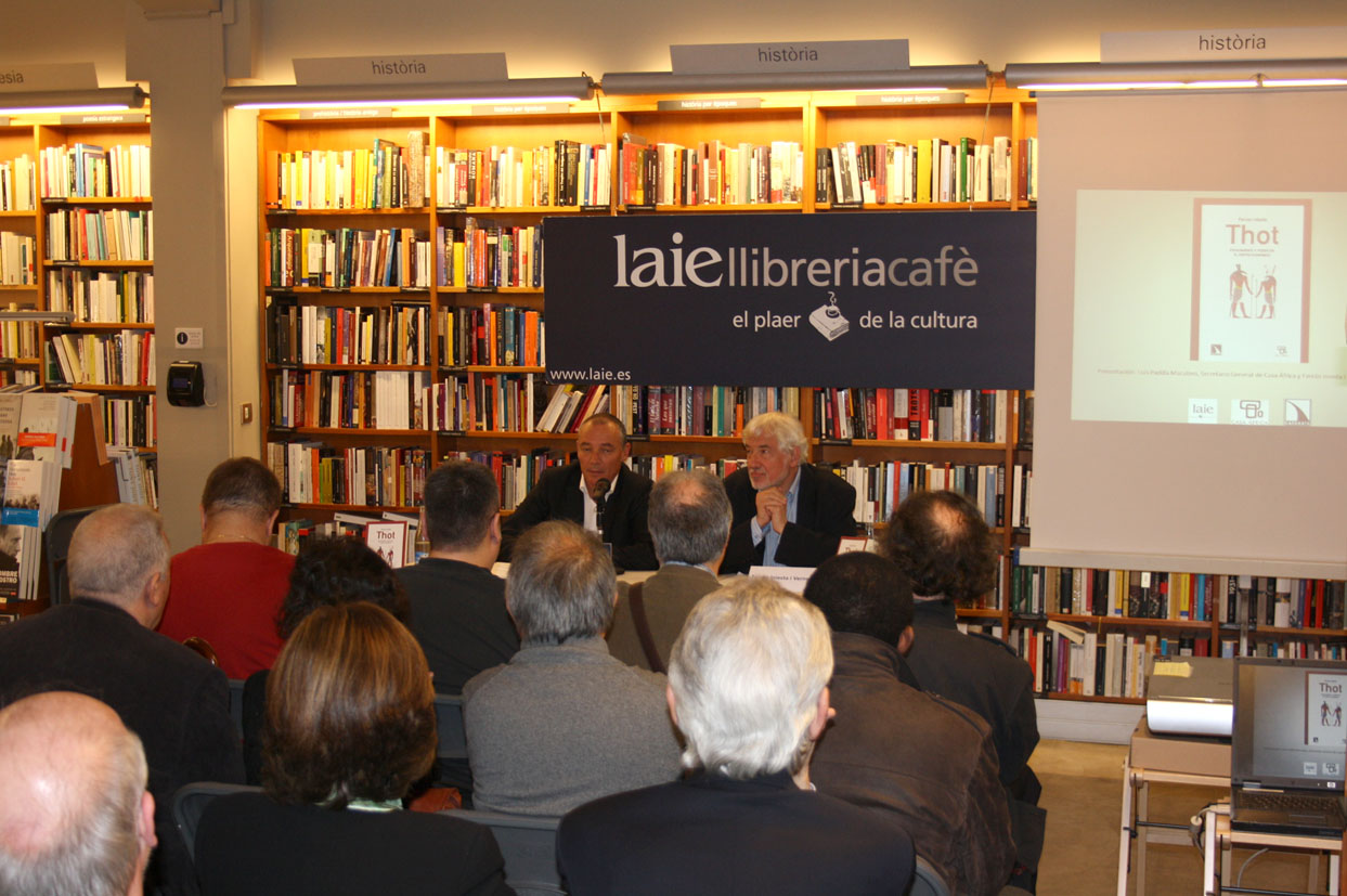 1. Presentación del libro Thot. Pensamiento y poder en el Egipto faraónico en la librería Laie en Barcelona