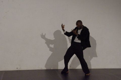 1. Ahmed Soura -bailarín de Burkina Faso- en la residencia coreográfica en La Gomera