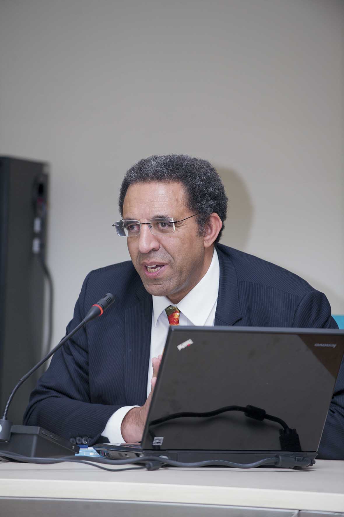 26. Intervención de Cheikh Mbacké Diop (profesor universitario e hijo del autor) en Casa Árabe