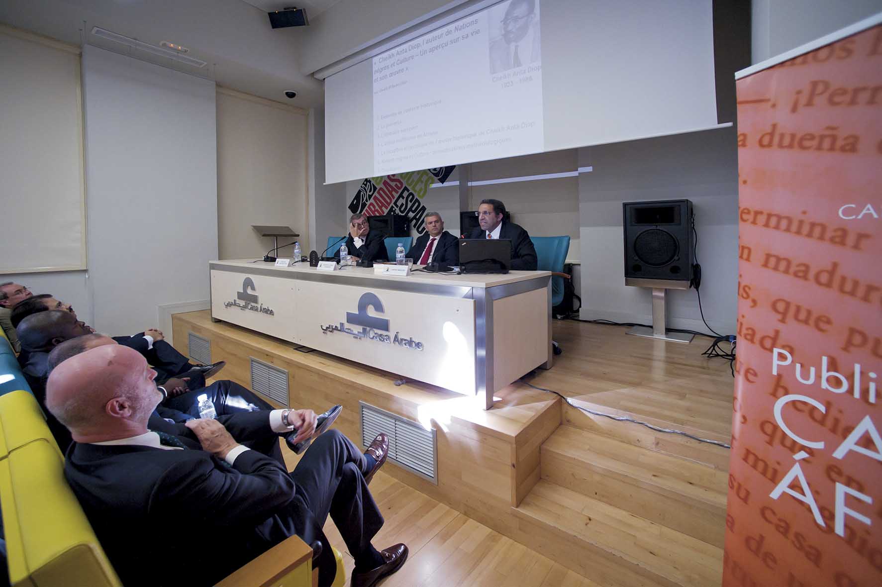 32. Intervención de Cheikh Mbacké Diop (profesor universitario e hijo del autor) en Casa Árabe