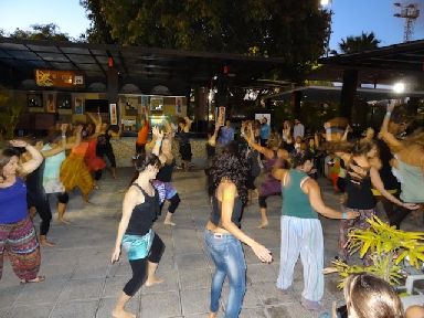 15. Taller de danza y percusión africanas AfriKaColor con motivo del Día de África, África Vive 2012