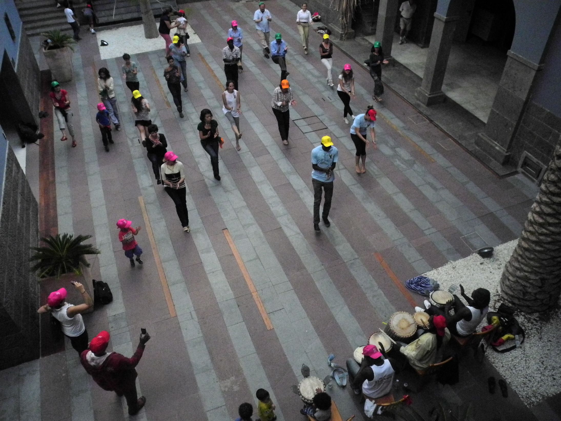 10. Taller de danza y percusión africanas en Casa África el Día de África, África Vive 2012