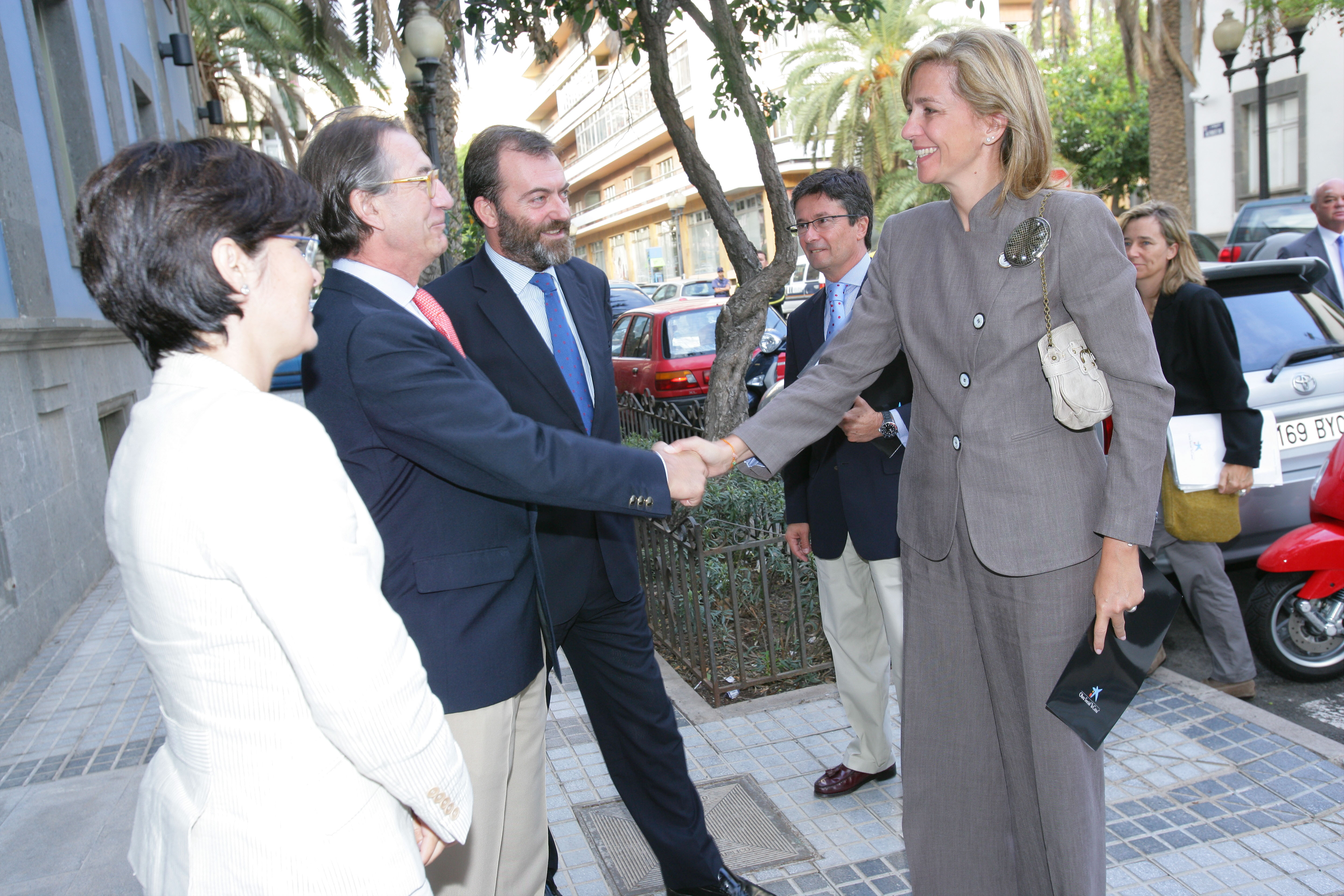3. Recepción de S.A.R La Infanta Doña Cristina a Casa África a su llegada a Casa África