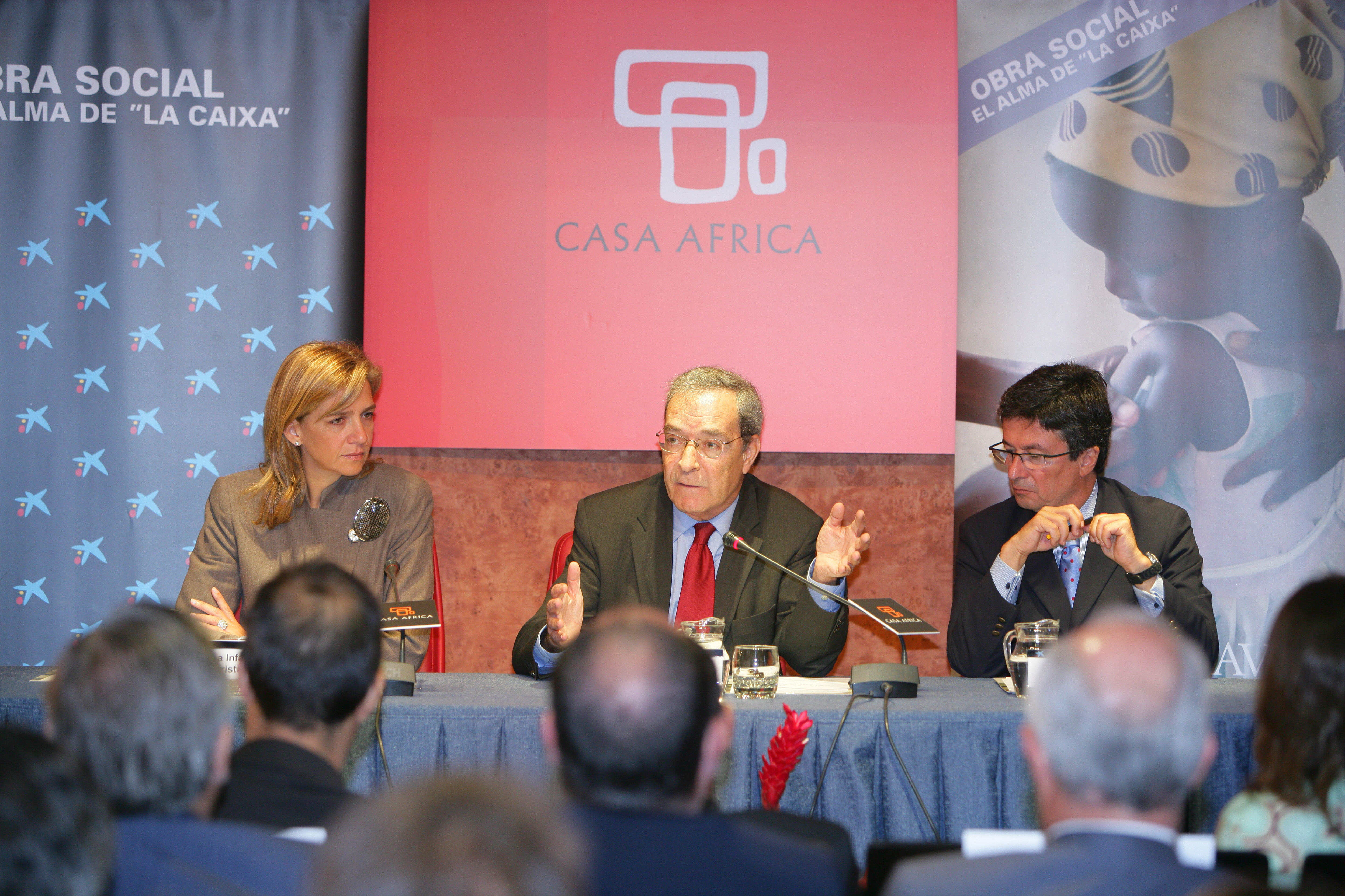 8. Mesa de presentación del proyecto GAVI con S.A.R. La Infanta Doña Cristina en Casa África