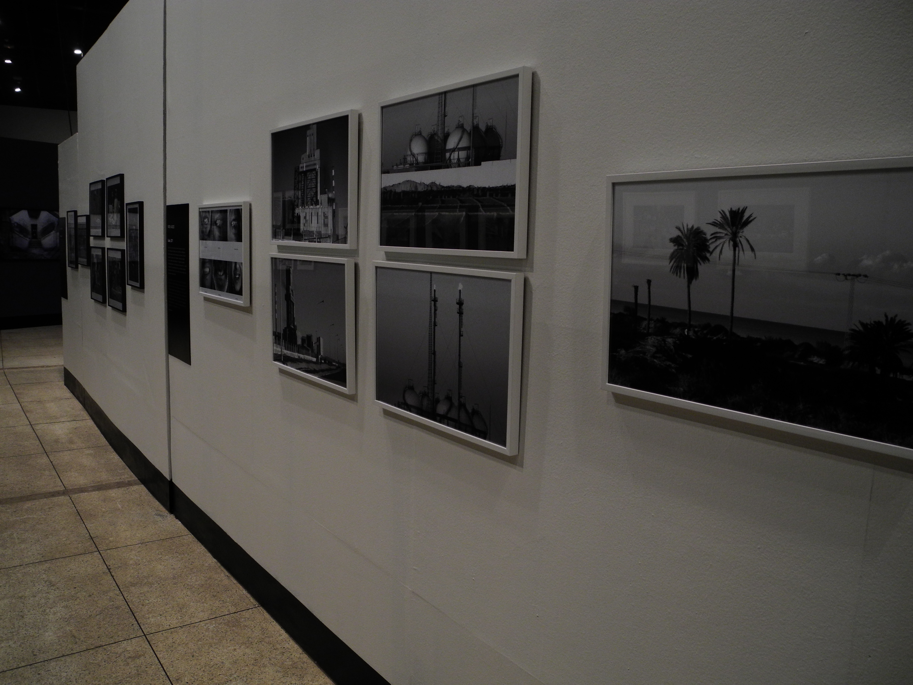 10. Imágenes de la exposición Singularidades organizada por Casa África en la VIII Edición de la Bienal de Fotografía de Bamako, 2011