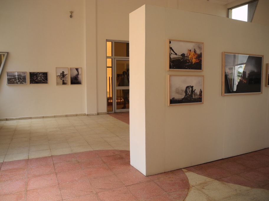 32. Imágenes de la exposición Singularidades organizada por Casa África en la VIII Edición de la Bienal de Fotografía de Bamako, 2011