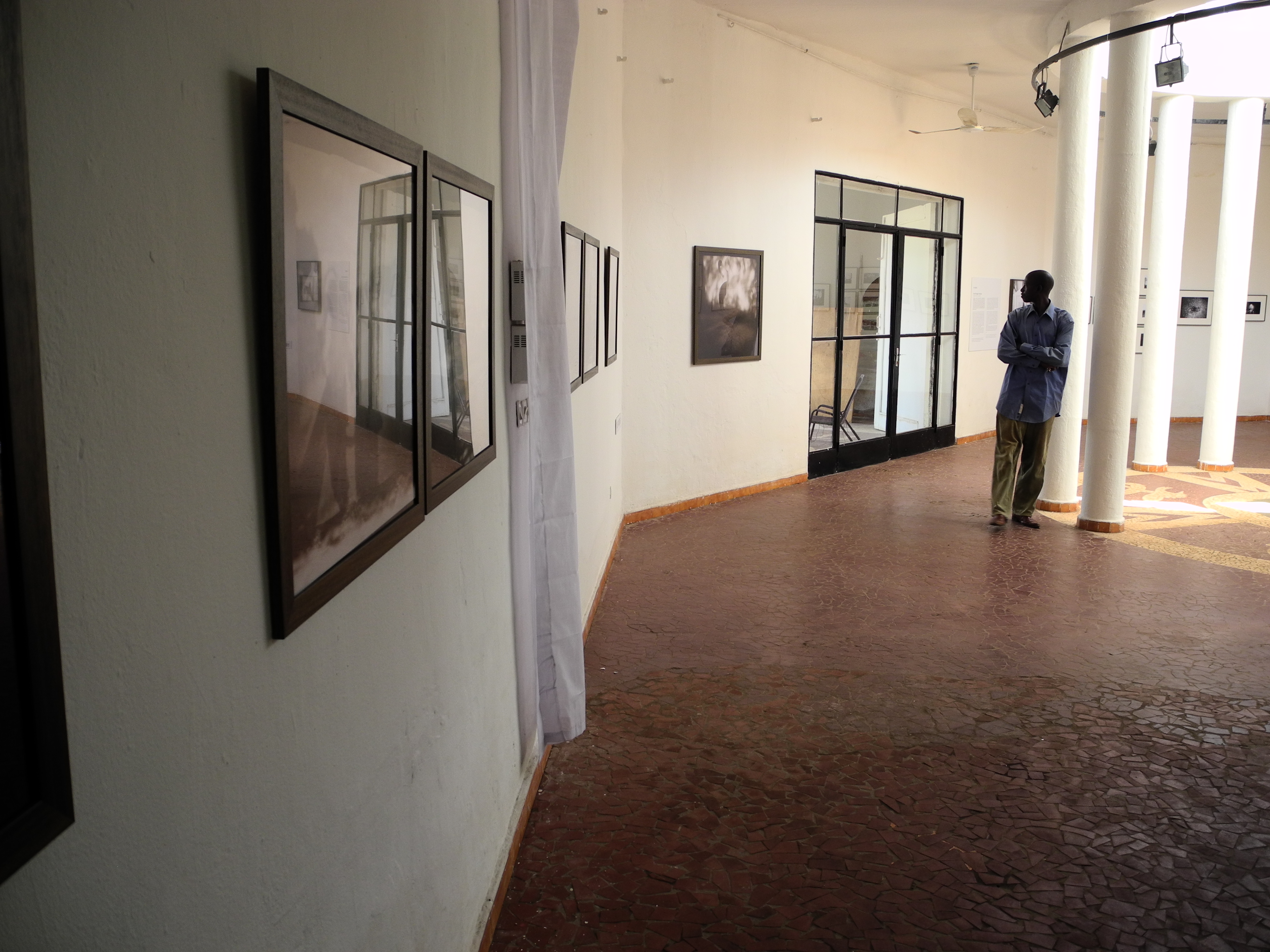35. Imágenes de la exposición Singularidades organizada por Casa África en la VIII Edición de la Bienal de Fotografía de Bamako, 2011