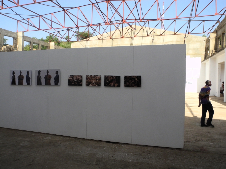37. Imágenes de la exposición Singularidades organizada por Casa África en la VIII Edición de la Bienal de Fotografía de Bamako, 2011