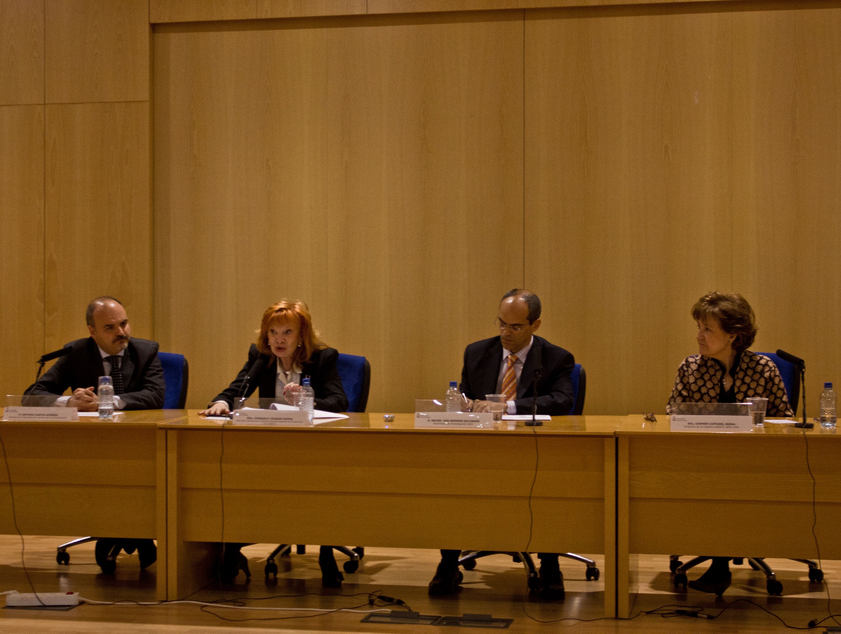2. Mesa de presentación de la actividad presidida por Consuelo Vázquez Rueda -Secretaria General Adjunta de la Comisión Española de Cooperación con la UNESCO