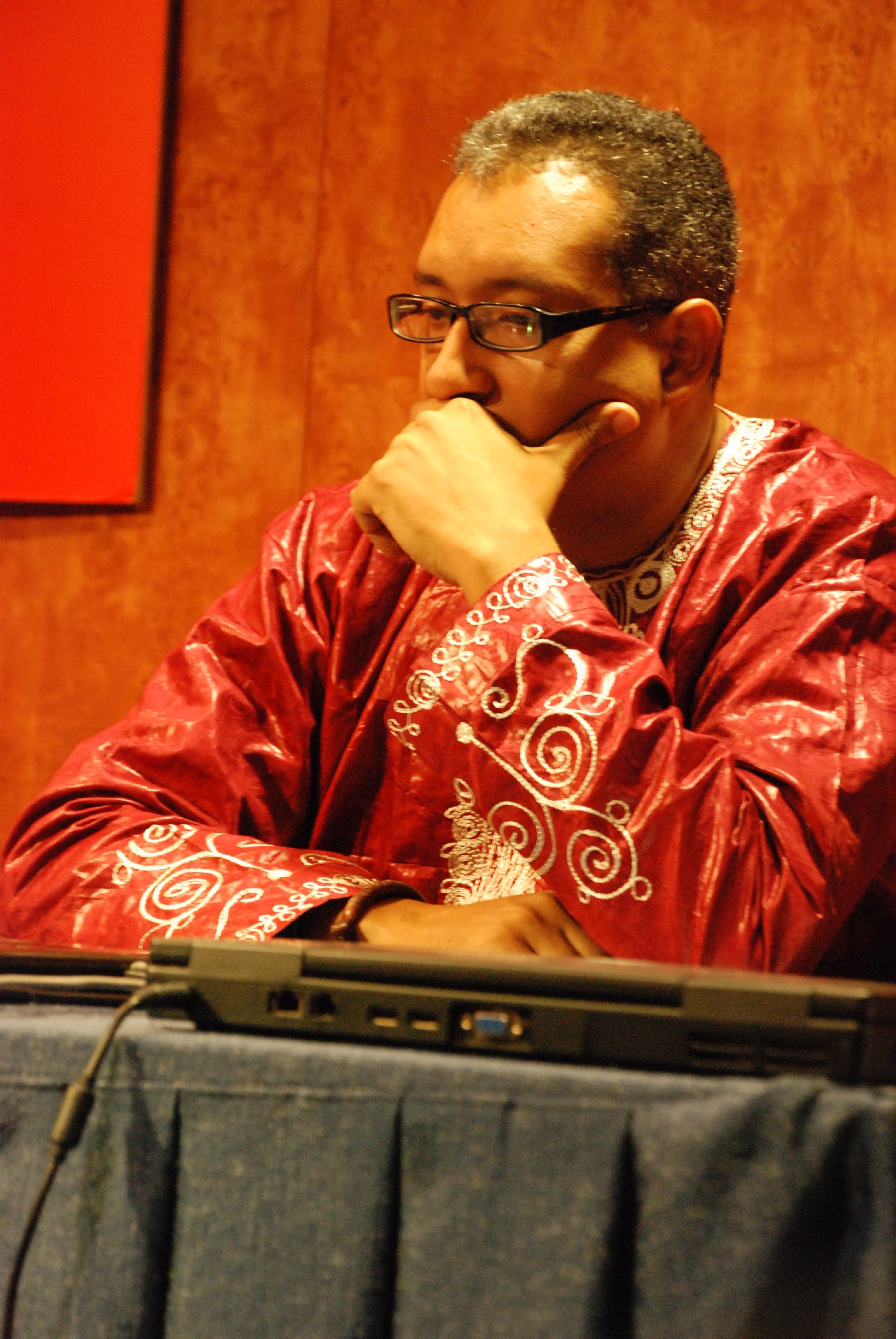 6. Imagen de Antumi Toasijé, Politólogo, Historiador y Director de Wanafrica quien ofreció la conferencia El panafricanismo ante los recientes ataques a la soberanía de los estados africanos