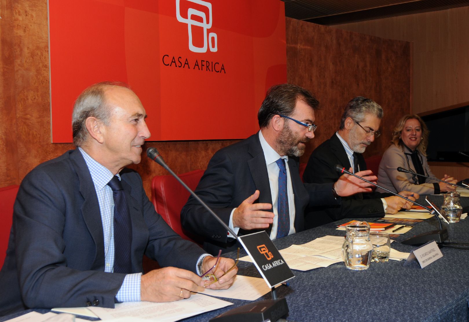 1. Inauguración del Seminario con José Regidor García -Rector de la ULPGC-, Jaime Rodríguez-Toubes -vicealmirante Jefe del Instituto Español de Estudios Estratégicos-,  y al centro Ricardo Martínez Vázquez -Director General de Casa África-