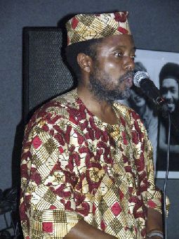 16. Imagen de Justo Bolekia (Guinea Ecuatorial) en su participación en el SILA, 2009