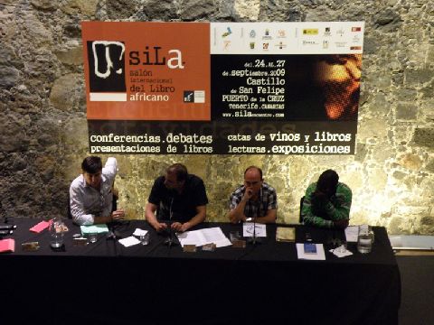 32. Imagen de Antonio Llaguno y Manuel Pimentel en su participación en el SILA, 2009